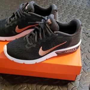 Nike Air Max Sequent 2